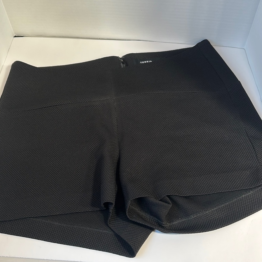 Torrid plus sized black textured shorts size 18 summer minimal neutral cute